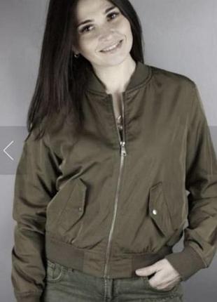 Бомбер від bershka