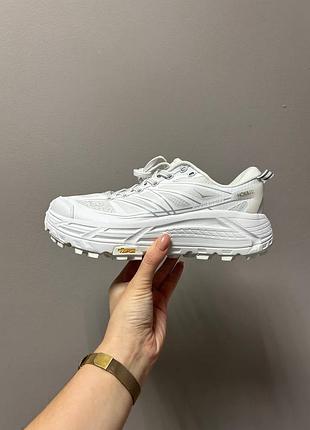 Hoka white