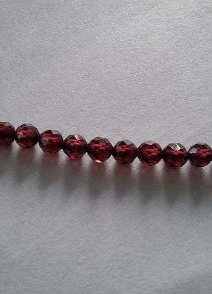 Чокер, намисто з натурального гранату