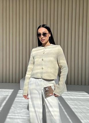 Короткий кардиган на гудзиках