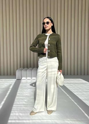 Короткий кардиган с акцентными пуговицами