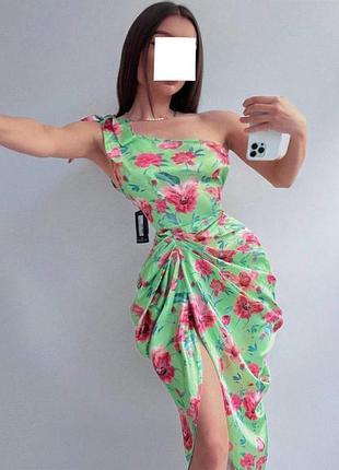 Распродажа платье prettylittlething миди на одно плечо и с драпировкой6 фото