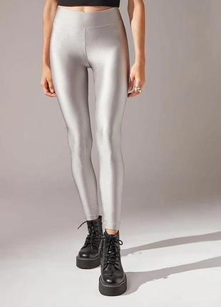 Блестящие леггинсы calzedonia