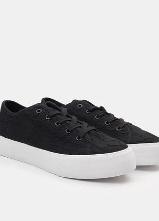 Кеди на високій підошві