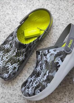 Крокс лайтрайд клог сірі (камуфляж сіро-зелені) m6w8 crocs literide grey light green camo