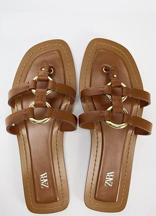 Zara нові шкіряні босоніжки з металевим оздобленням