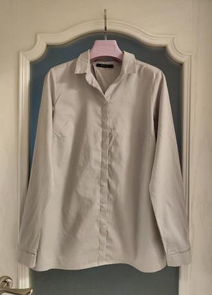 Подовжена сорочка з розрізом на спині