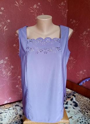 Блузка с выбитым узором