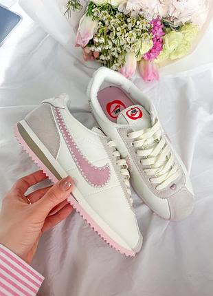 Прекрасные женские кроссовки nike cortez vintage valentines day белые