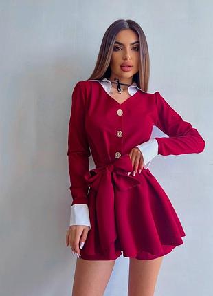 Стильна сукня-комбінезон з шортами з поясом та білими манжетами