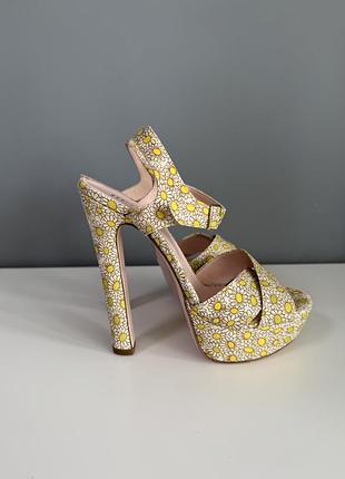 Босоножки red valentino