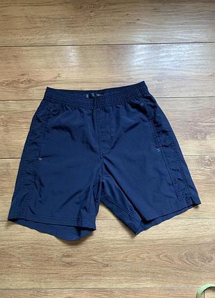 Стильные однотонные шорты шорти