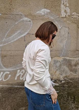 Білий лонг, лонгслів із пір'ям, що знімається