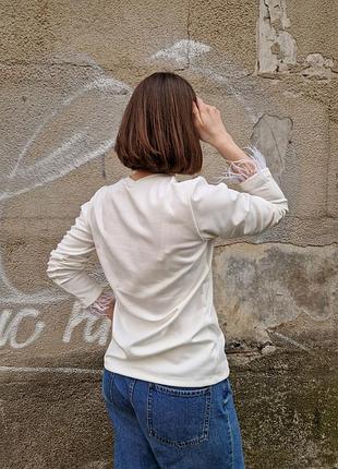 Білий лонг, лонгслів із пір'ям, що знімається