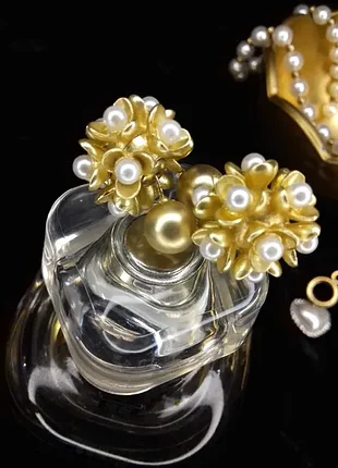 Серьги гвоздики с белым жемчугом золото 18k
