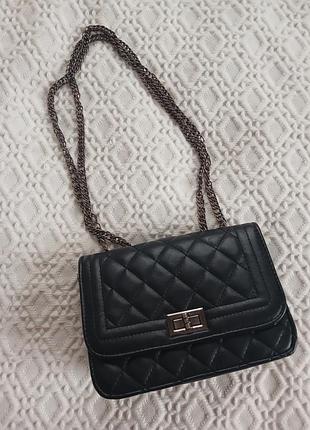 Сумочка черного цвета