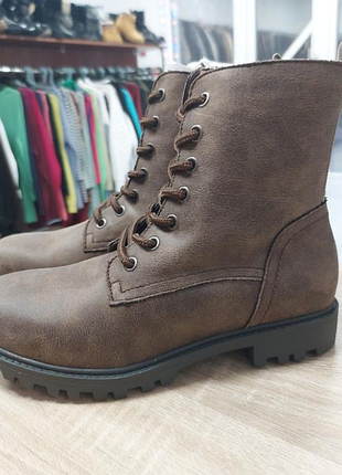 Брендовые зимние женские ботинки на меху esmara ( 40 размер ) эко-кожа .