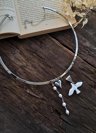 Металевий чокер з натуральними перлами та підвісками на вибір