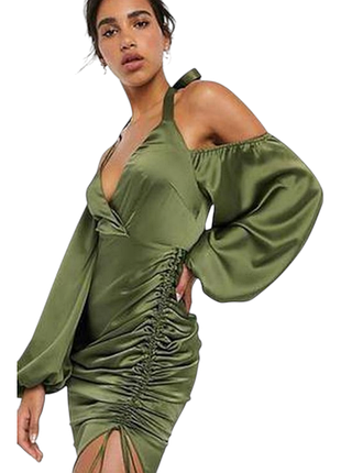Шикарне атласне плаття з відкритими плечима asos disign