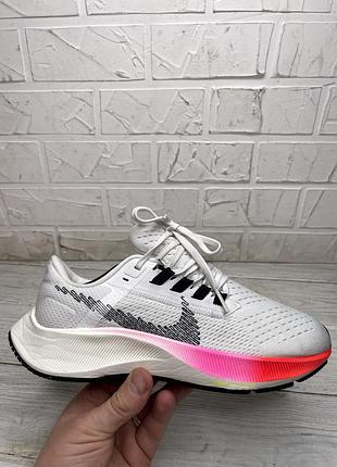 Яскраві жіночі бігові кросівки nike zoom pegasus 38