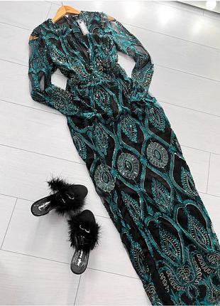 Изумрудное платье с пайетками и вышивкой