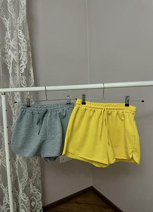 Жіночі шорти