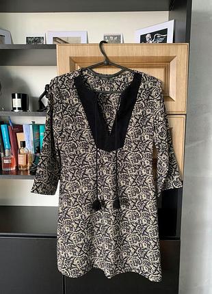 Короткое платье zara trafaluc размер м/38 цветочный принт с декольте