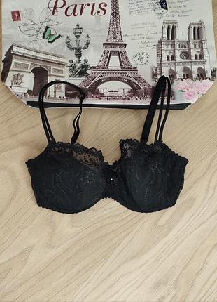 Изящный черный бюстгальтер 70е