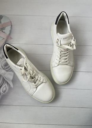 Шкіряні білі кросівки