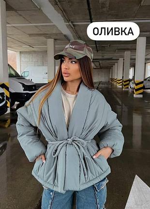 Стильна, тепла, зручна та трендова жіноча куртка з поясом