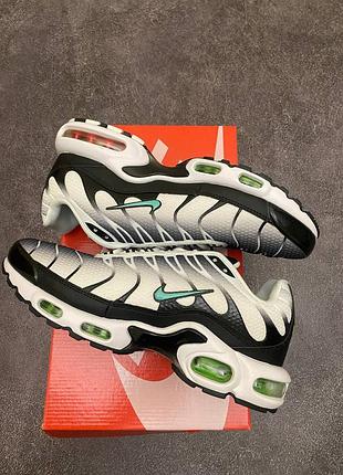 Nike air max plus tn black white green