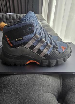 Спортивные ботинки adidas 25 р