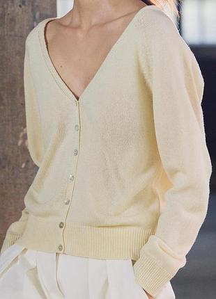 Трикотажный свитер с пуговицами zara