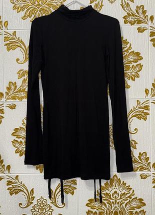 Черное платье-гольф с подтяжками