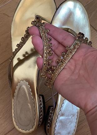 Шлепки со стразами сваровски