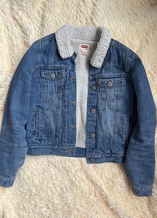 Levi's джинсова куртка (м)