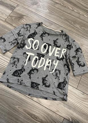 Серая кофта с кроликами