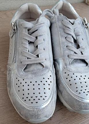 Кроссовки новые 35-36р