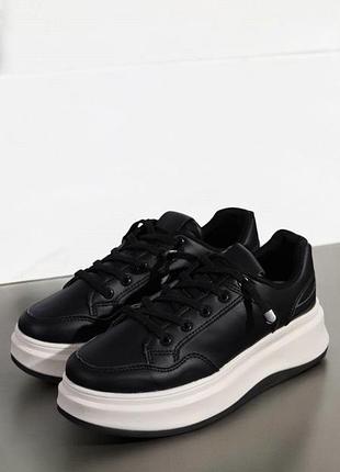 Кроссовки женские