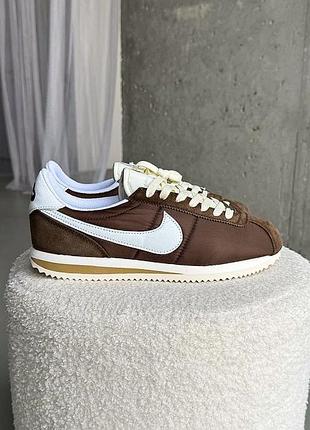 Трендовые женские и мужские кроссовки nike swoosh baroque brown white premium коричневые
