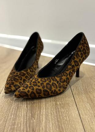 Туфли на низком каблуке (kitten heel)