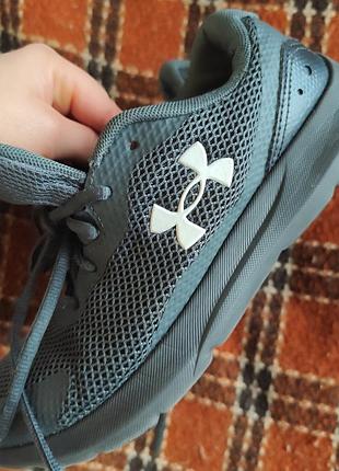Спортивные кроссовки under armour