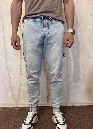 Джинсы мужские