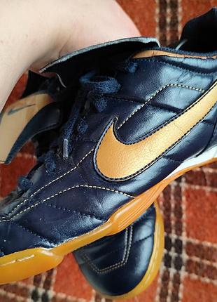 Спортивные кожаные кроссовки nike