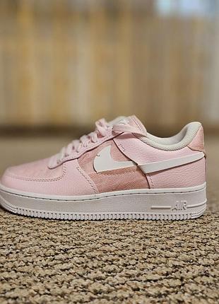 Продаю новые кроссовки nike
