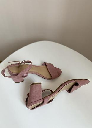 Босоніжки new look