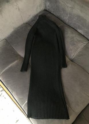 Великолепное платье - резинка в черном цвете.