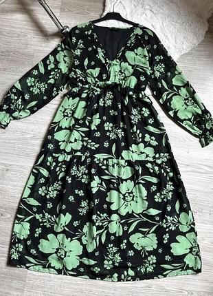 Яркое легкое платье