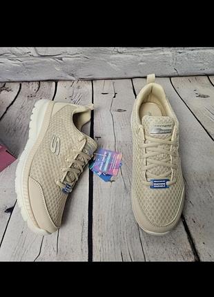 Женские кроссовки skechers