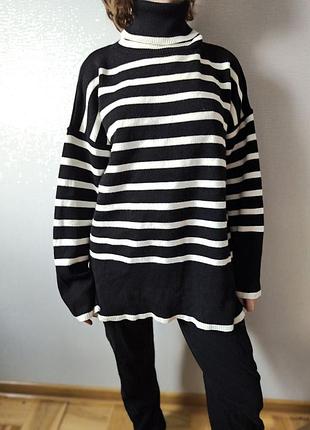 Свитер в полоска с горловиной